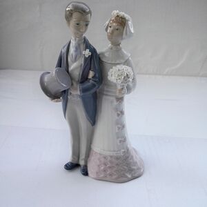 Porcelain Bride and Groom Figurine Lladro